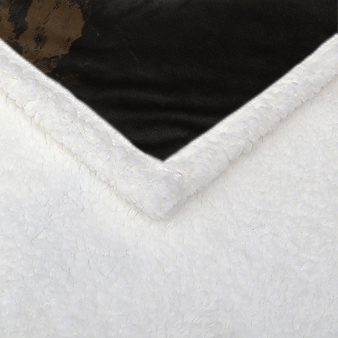 Cozy Wolf Sherpa Fleece Blanket – Soft Plush for Bed, Couch, Chair